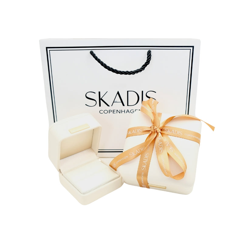 Jewelry box and hand bag from SKADIS Jewelry