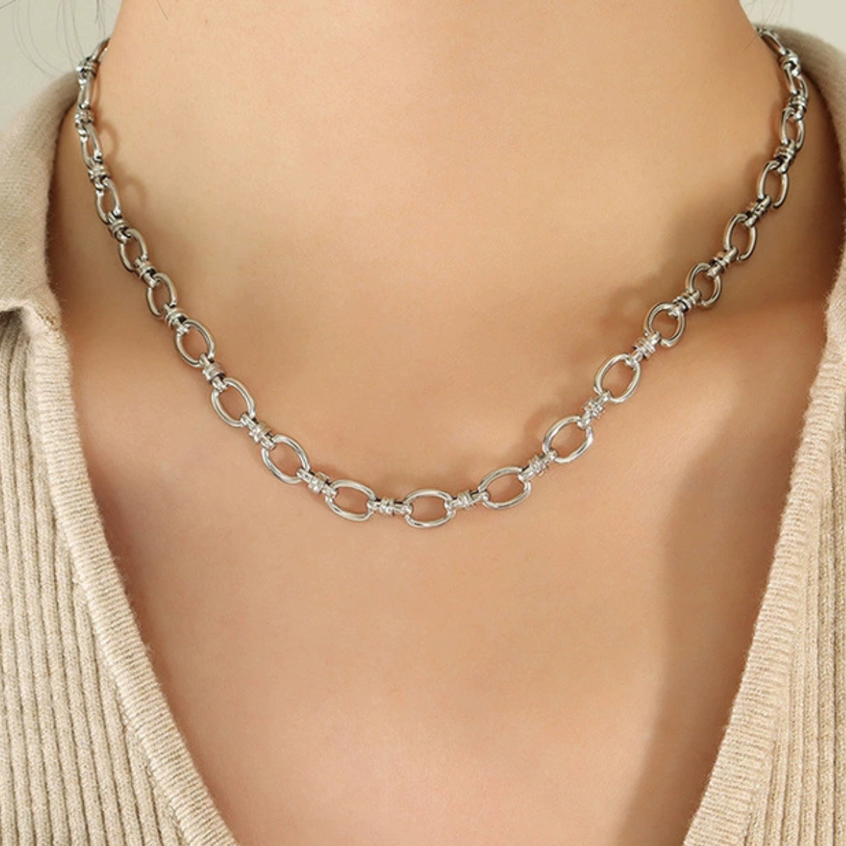 Modern necklace in steel from SKADIS Jewelry