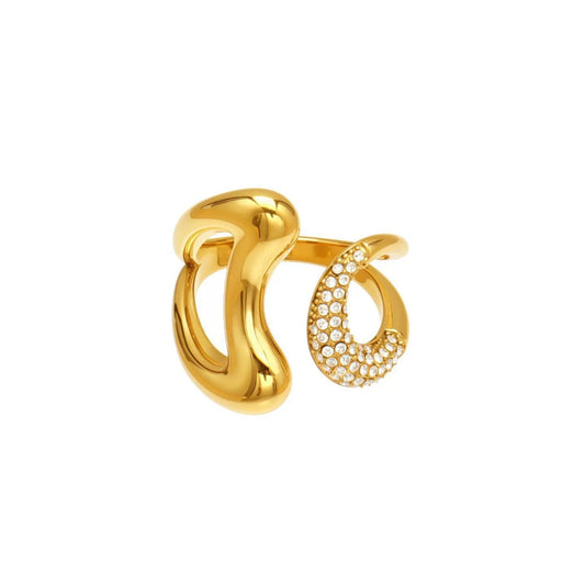Gold ring with a unique design from SKADIS Jewelry