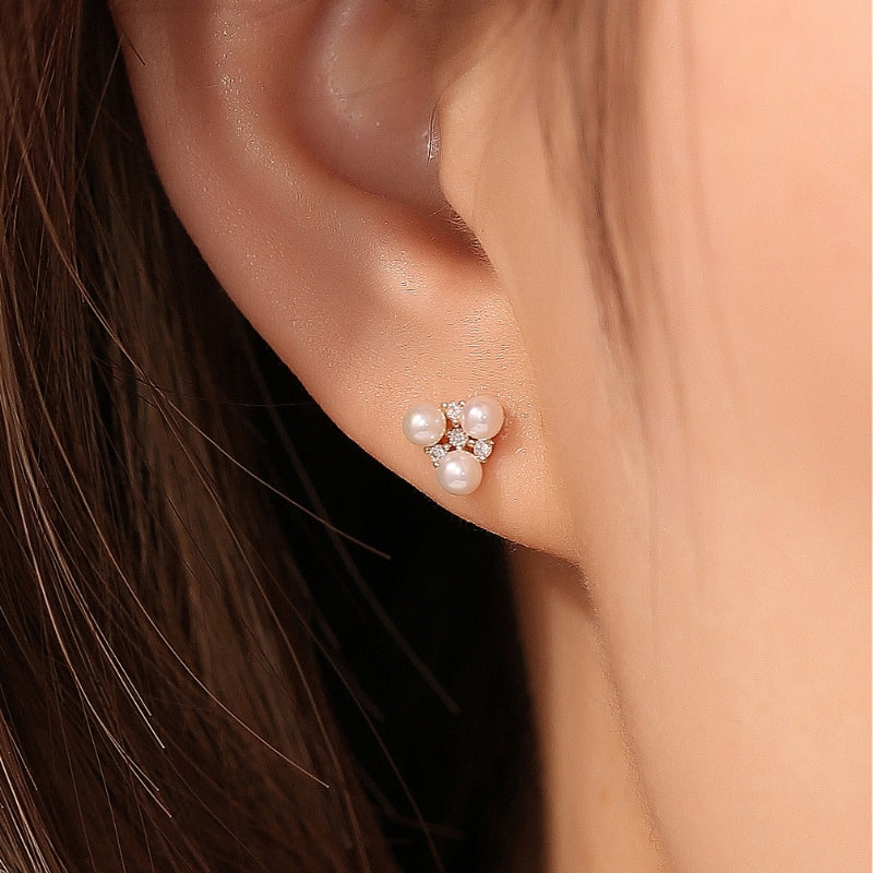 SKADIS FREYA pearl earring stud on model, 18k white gold