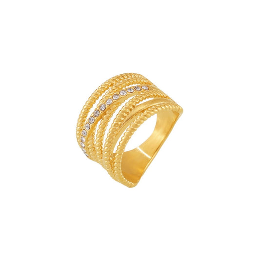 Gold ring with embedded zirconia from SKADIS Jewelry
