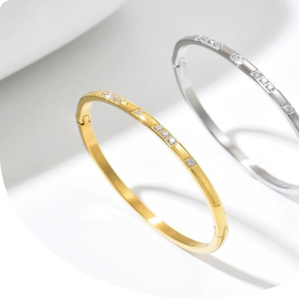 GRACE lifestyle shot – SKADIS Jewelry
