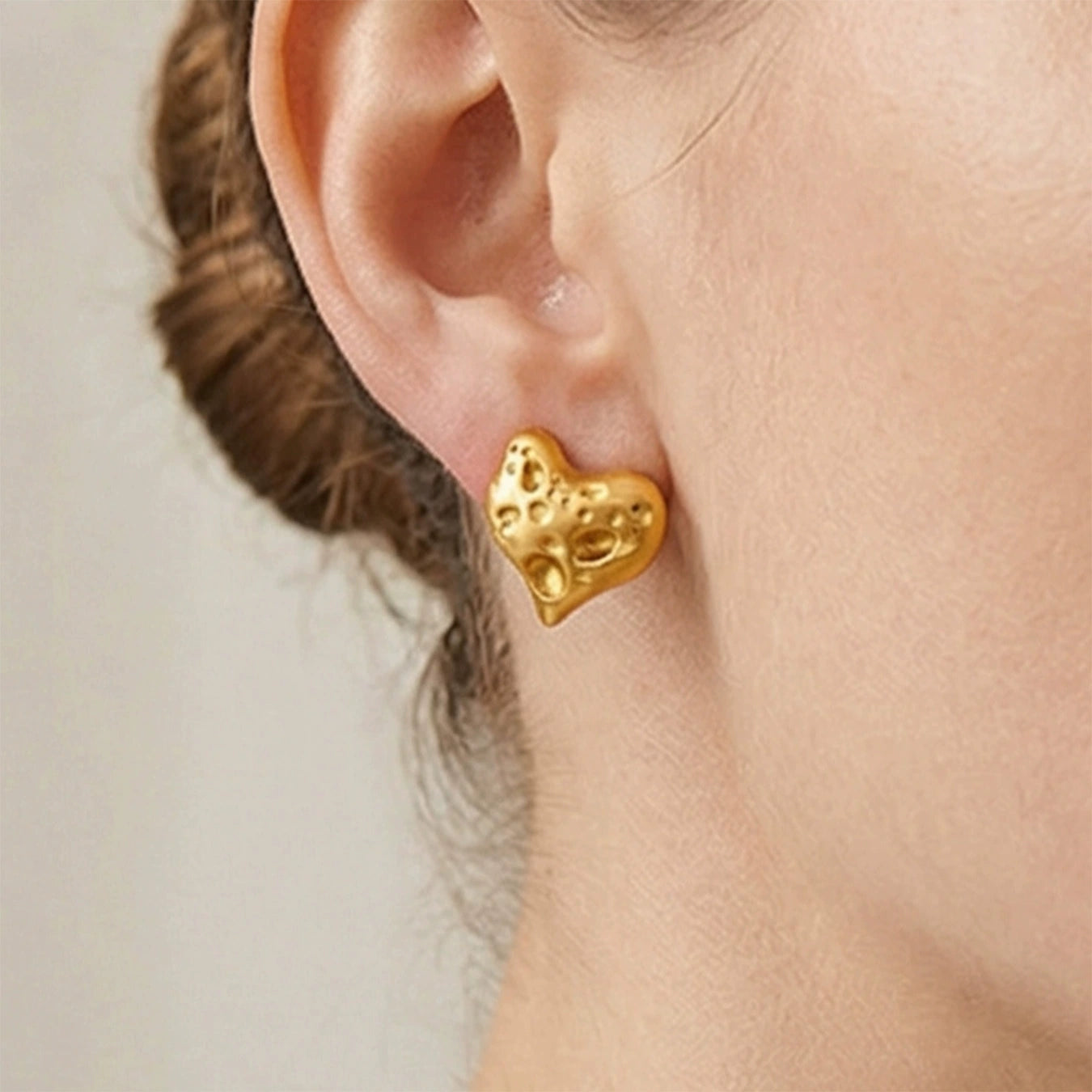Gold heart-shaped earring from SKADIS Jewelry