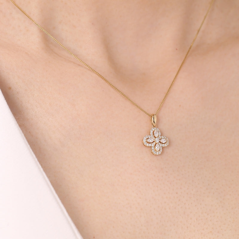 SKADIS LUCKY diamond pendant detail, 18k gold - SKADIS Jewelry