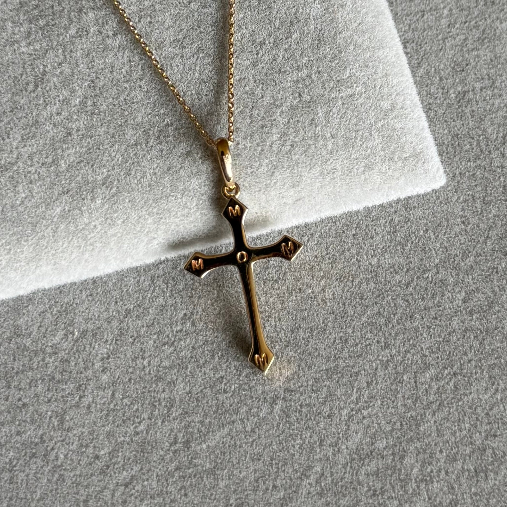 MOM & DAD pendant in 9k gold from SKADIS Jewelry