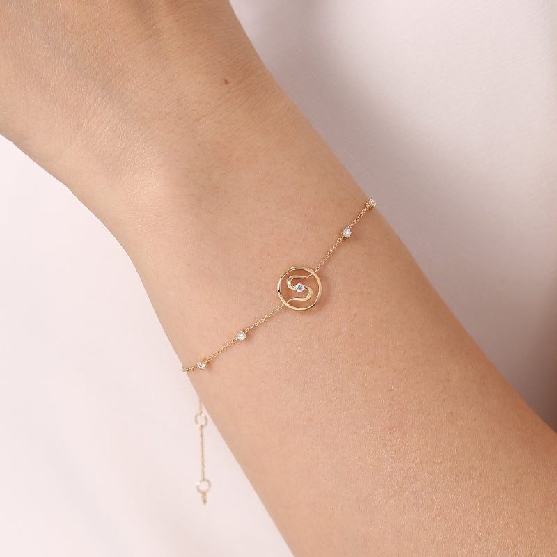 SKADI diamond bracelet closeup, 18k gold
