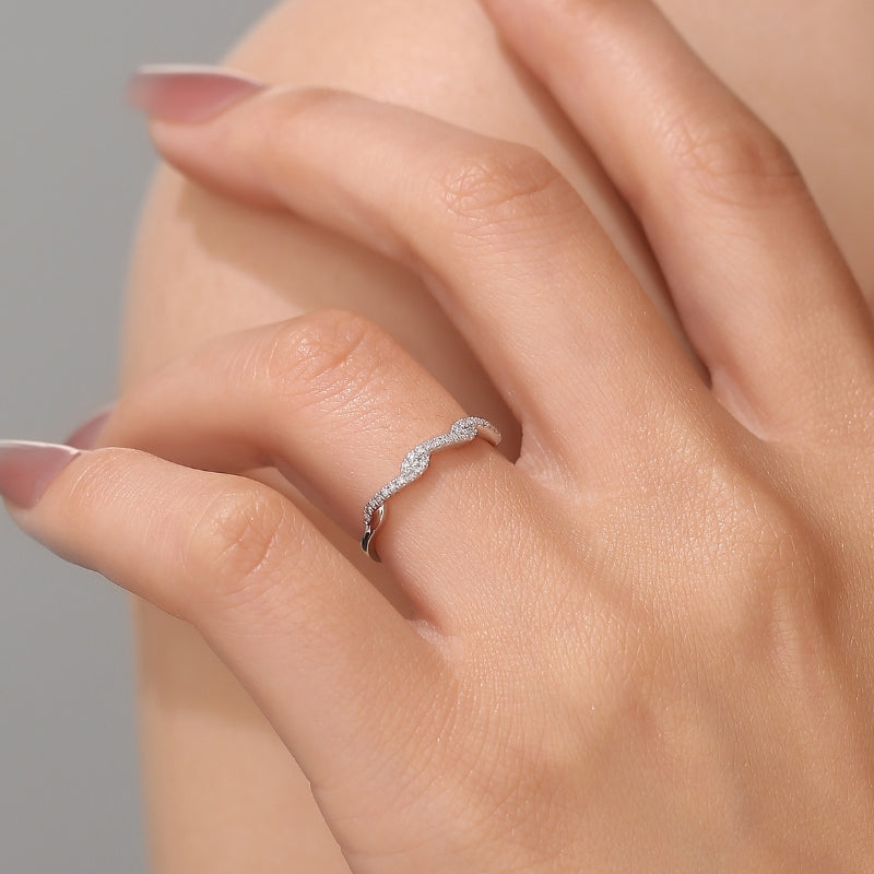 SKADIS Wave diamond ring on model, 18k gold
