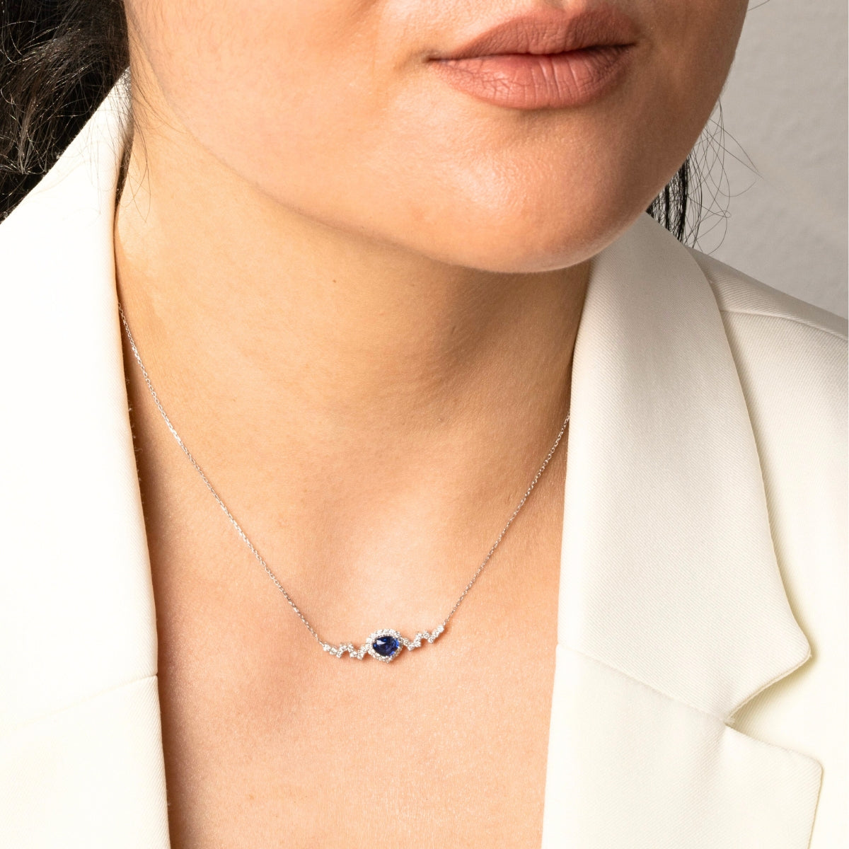 SKADIS Sapphire necklace 18k gold model