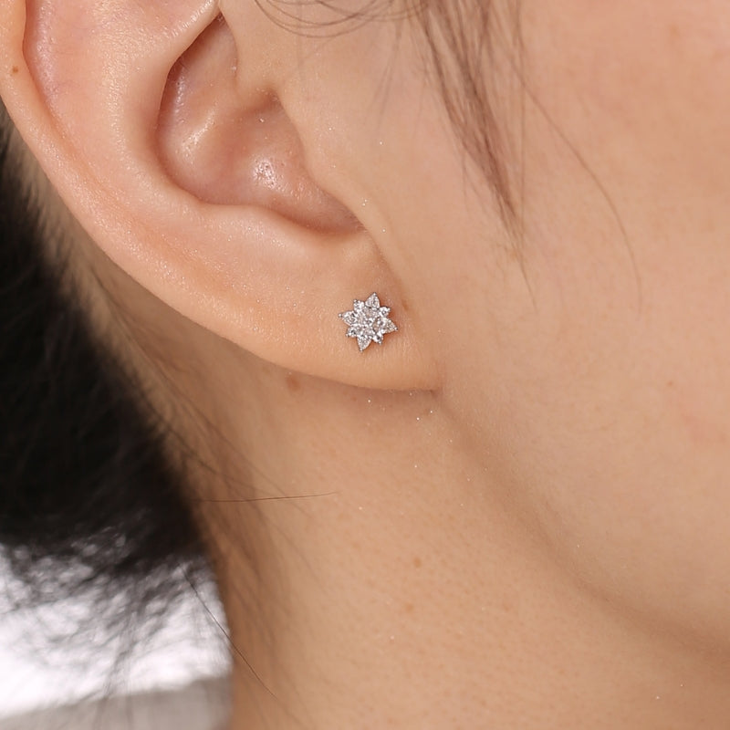 SKADIS STAR diamond earring stud detail, 18k gold