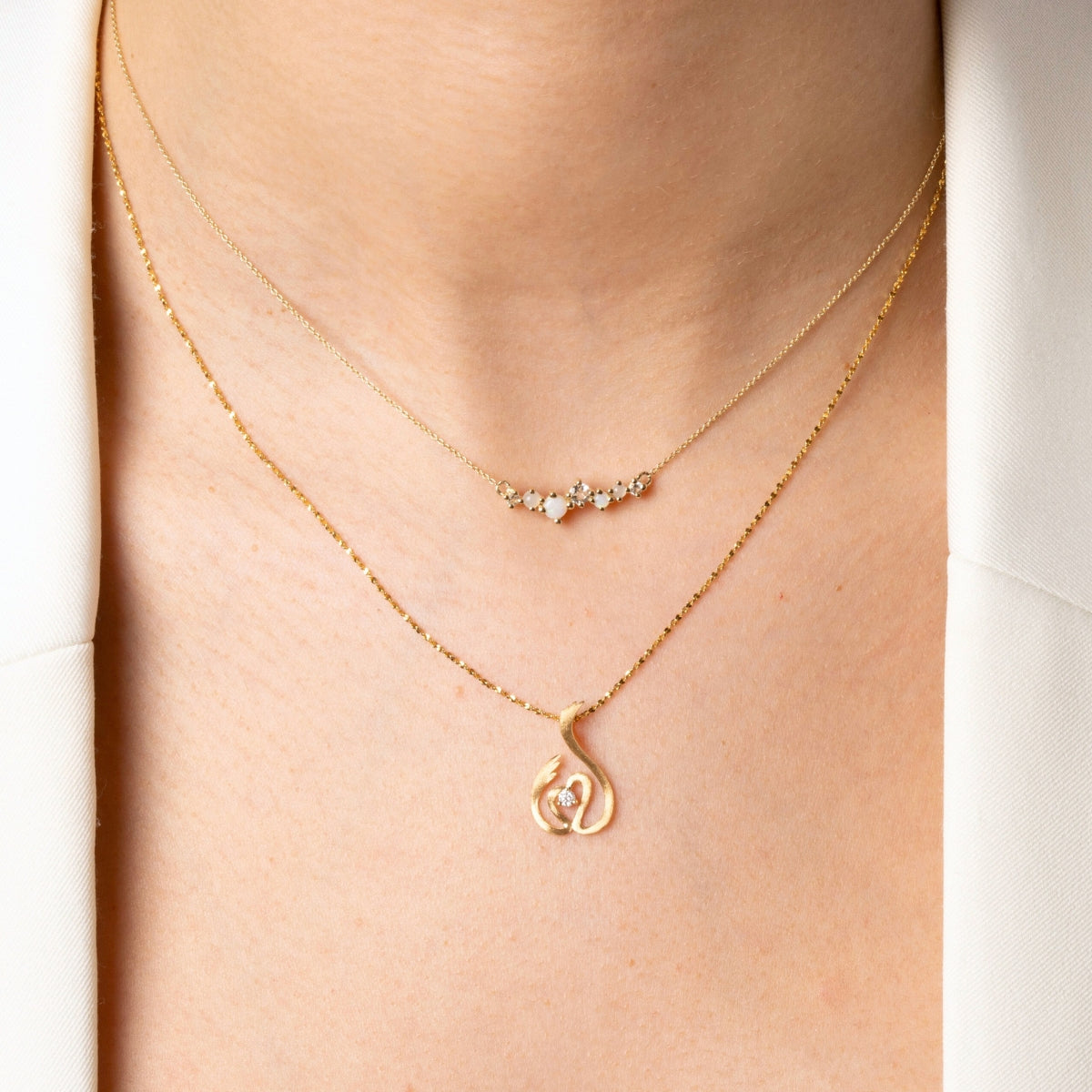 DANCING SWAN diamond pendant 18k yellow gold matt