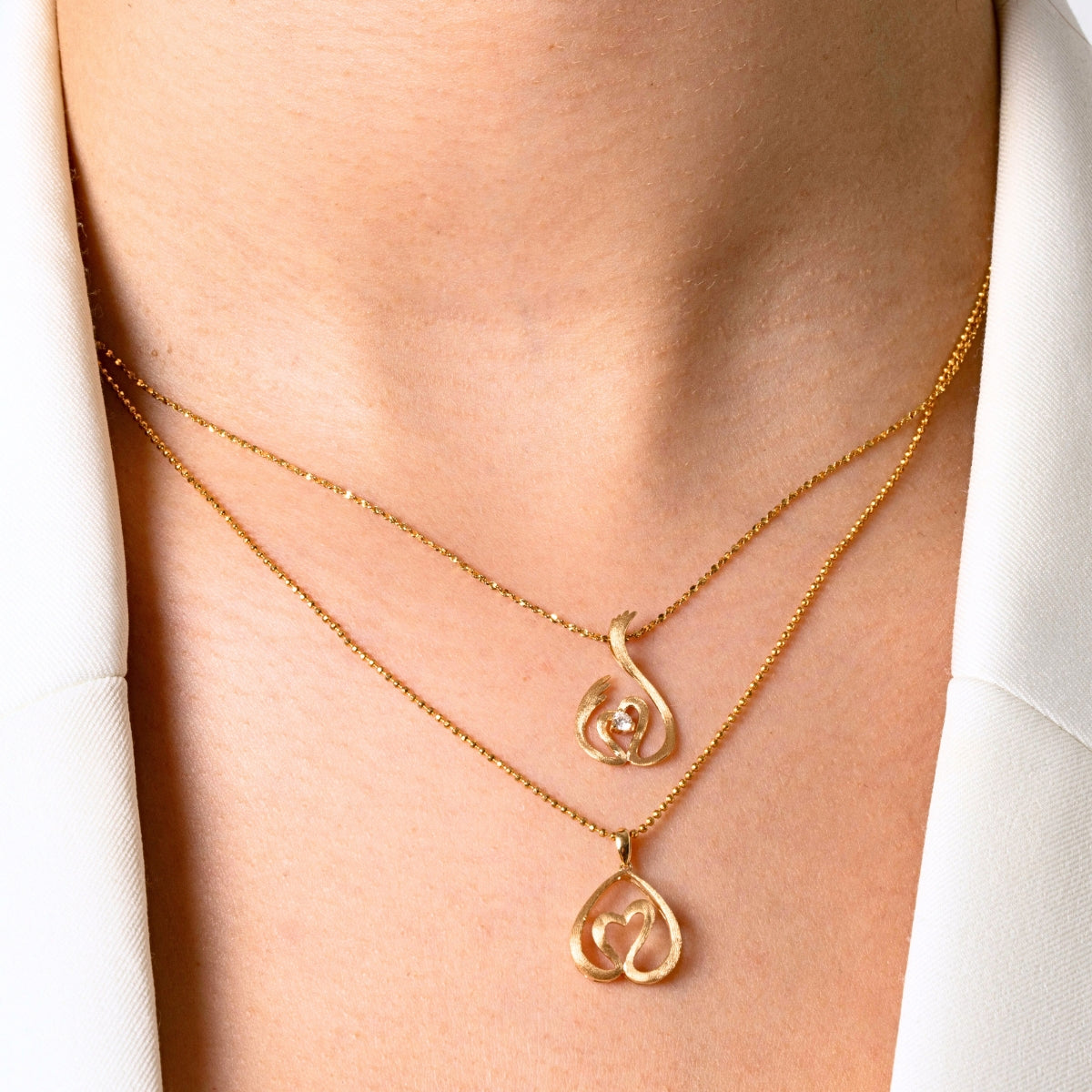 SWAN HEART pendant 18k yellow gold matt