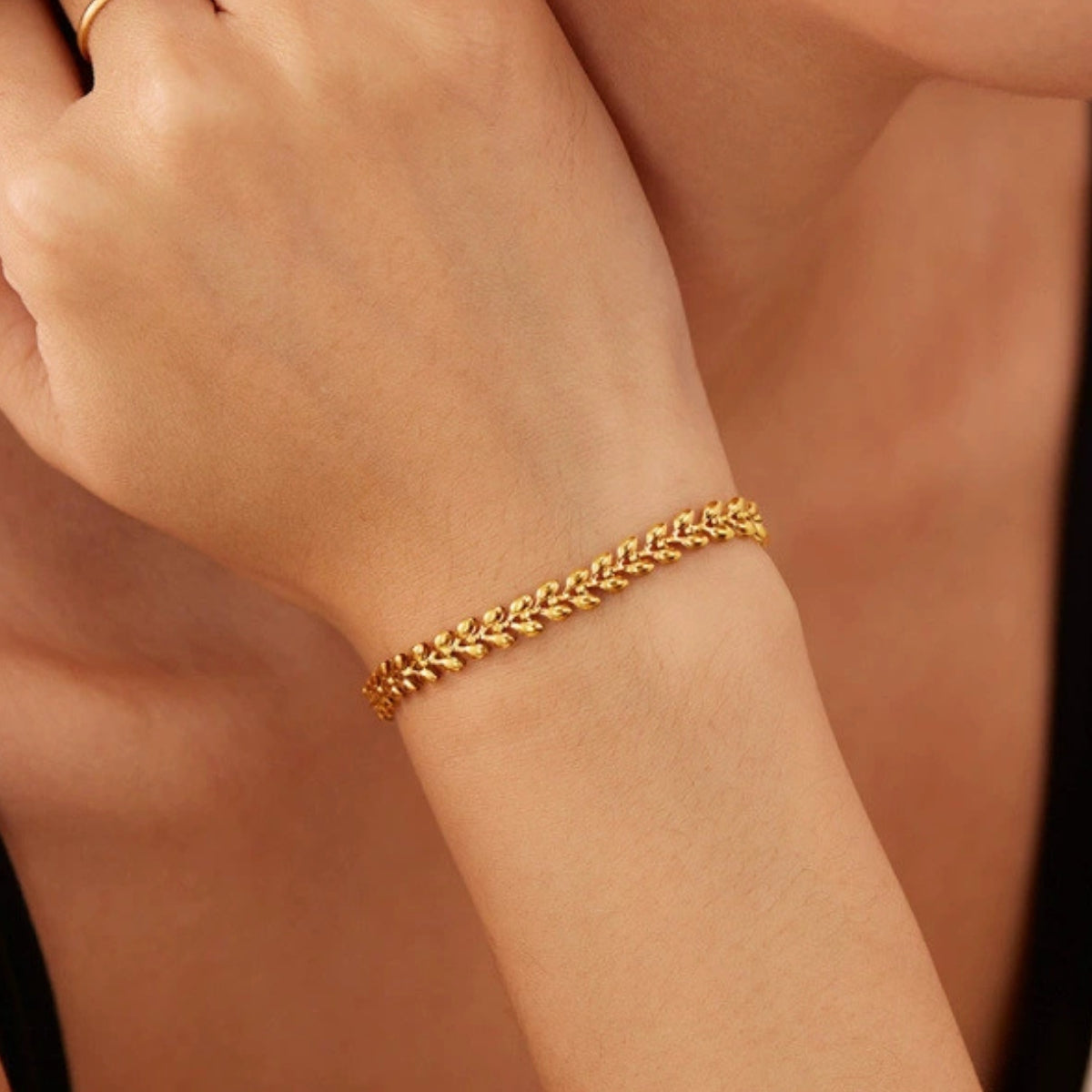 Gold-plated bracelet with leaf design from SKADIS Jewelry