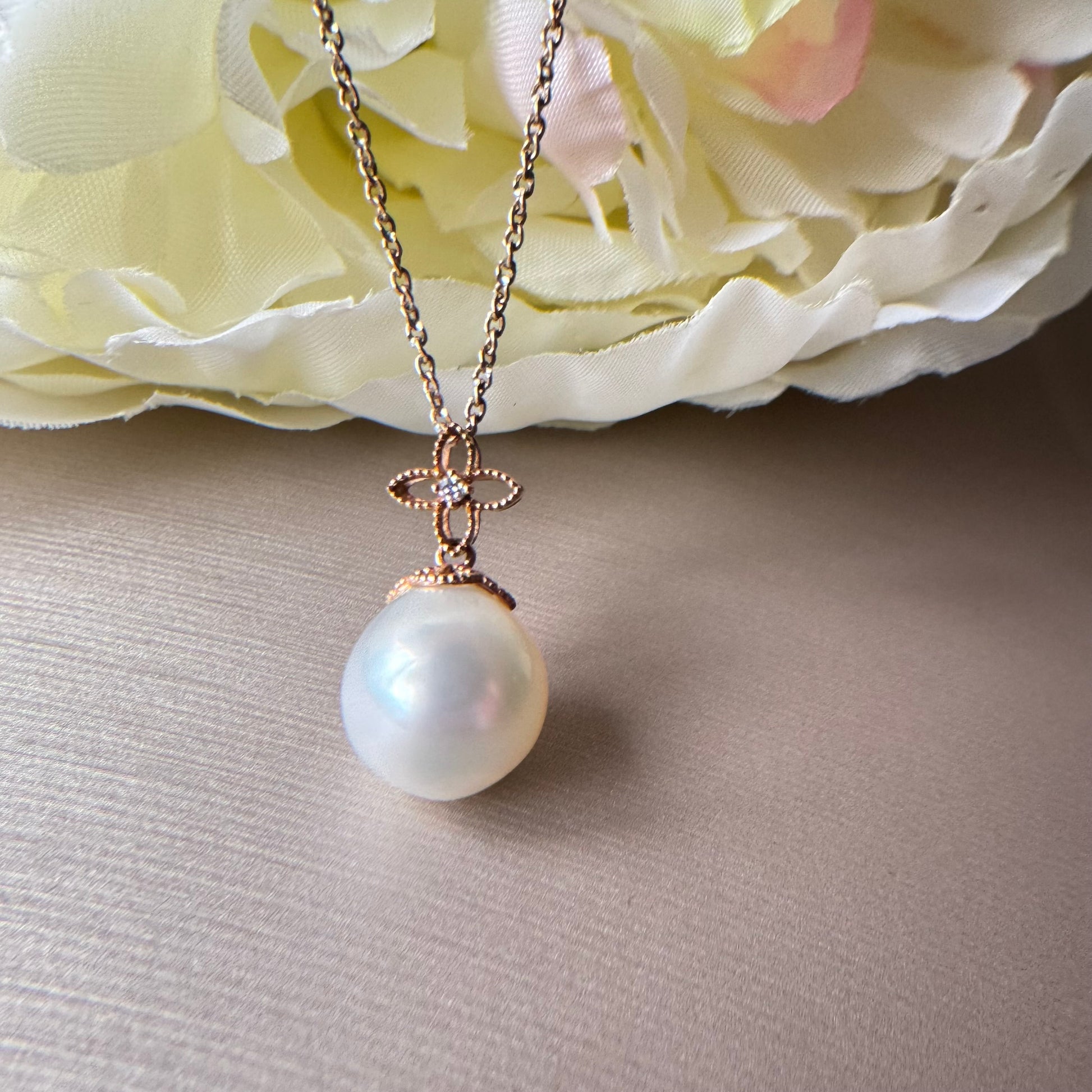 South sea Pearl necklace with a rose gold chain on a light background.