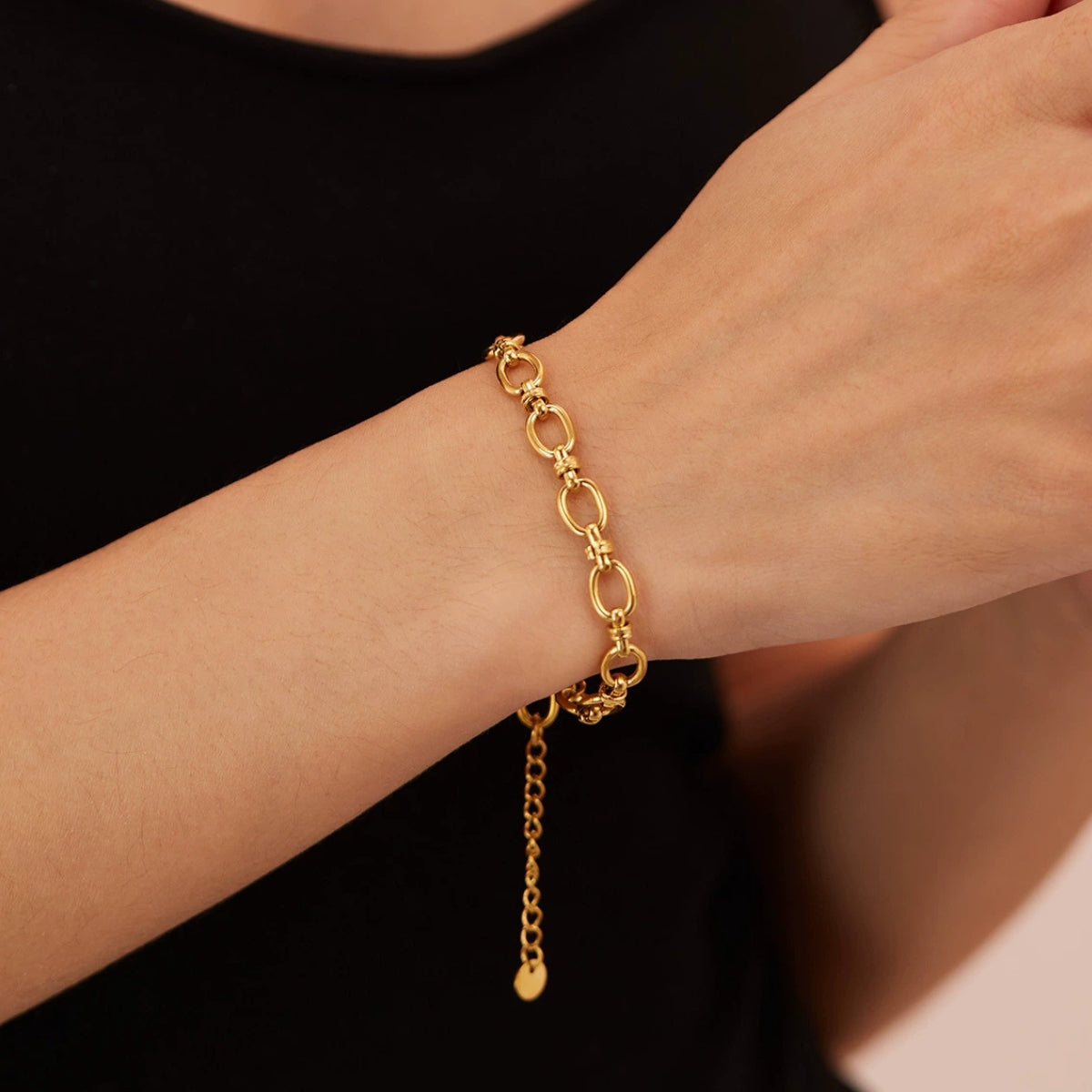 Gold chain bracelet from SKADIS Jewelry