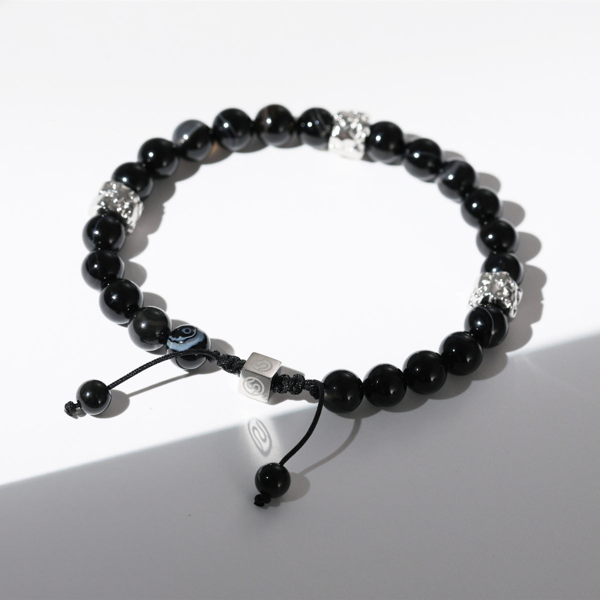 BOREAL Bracelet detail view - black agate beaded bracelet for men - SKADIS Jewelry