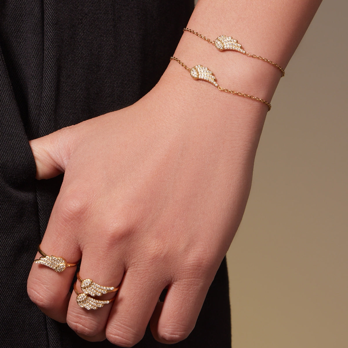 Gold jewelry set with rings and bracelet from SKADIS Jewelry