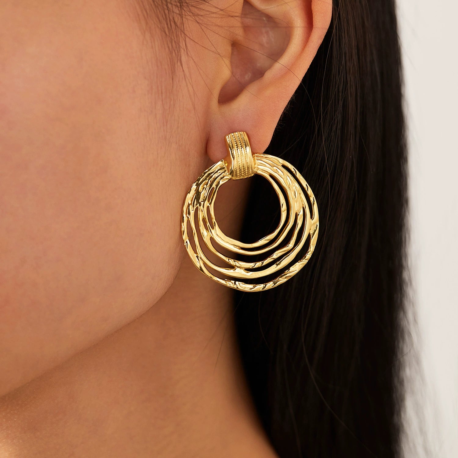 FREESIA Earrings close-up – SKADIS Jewelry