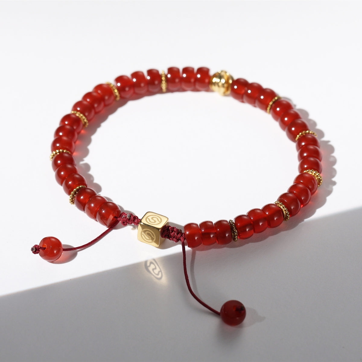KALLA Bracelet Gold-plated - Red agate bracelet detail - SKADIS Jewelry