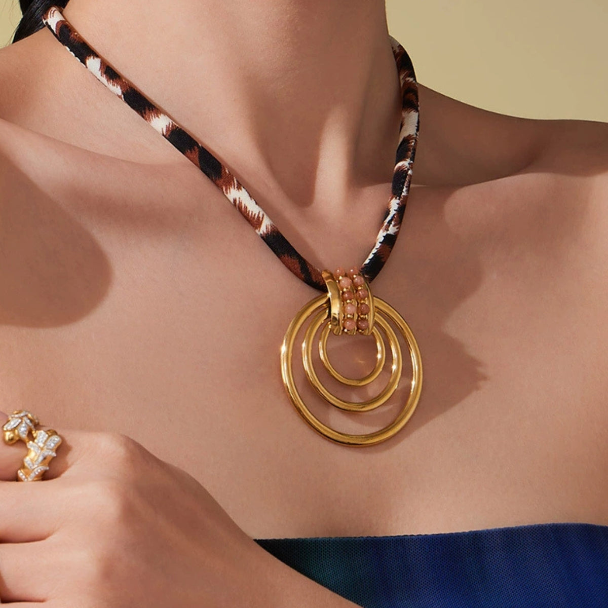 LUMA Necklace Gold-plated detail – SKADIS Jewelry