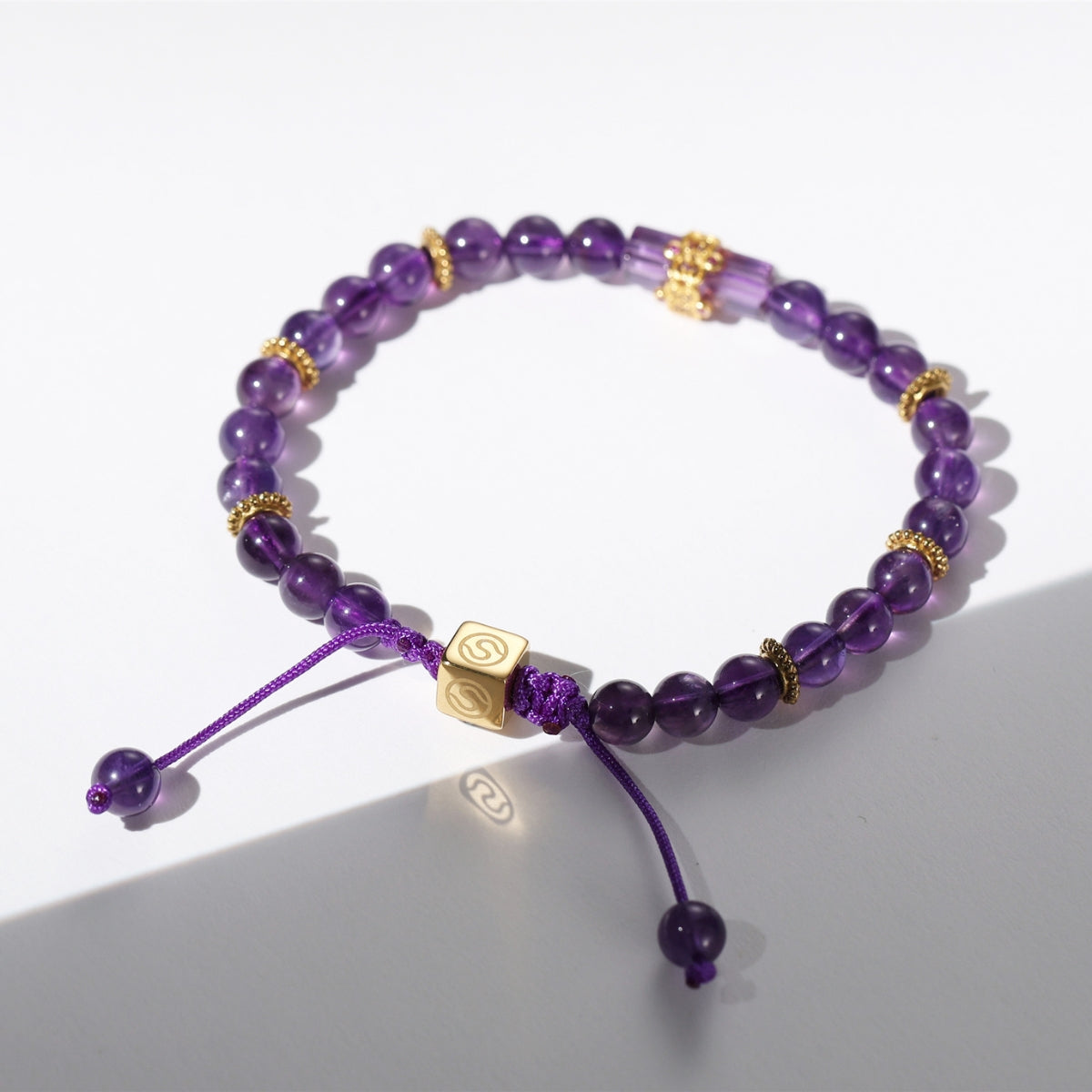 LUMEN bracelet gold-plated with amethyst stones - detail view