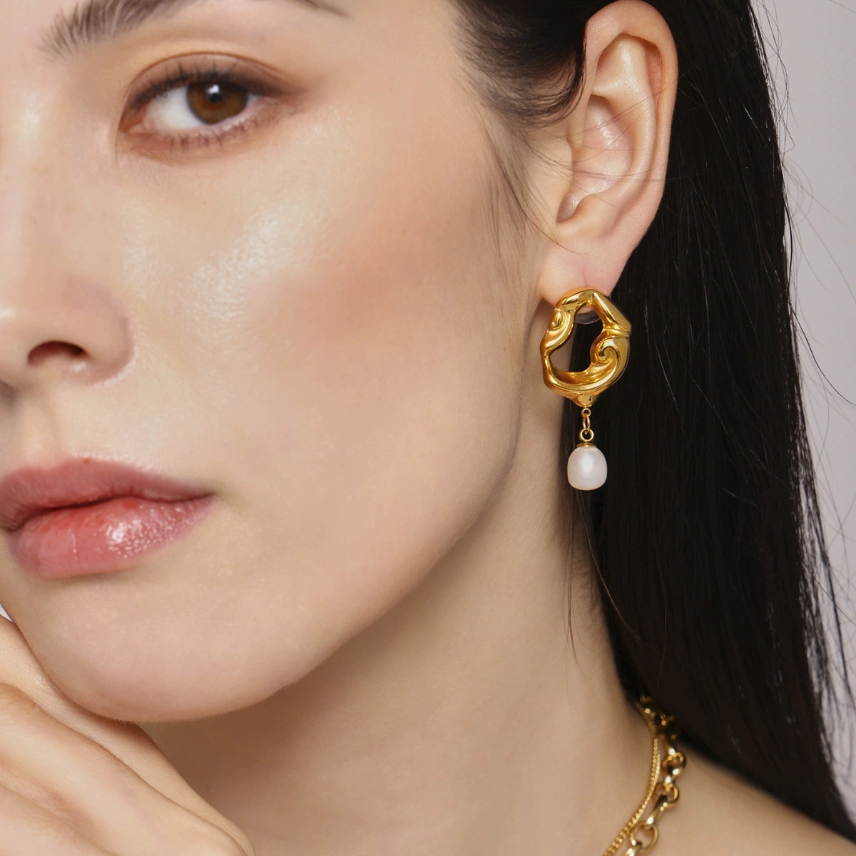 LUMI Earrings Gold-plated worn – SKADIS Jewelry