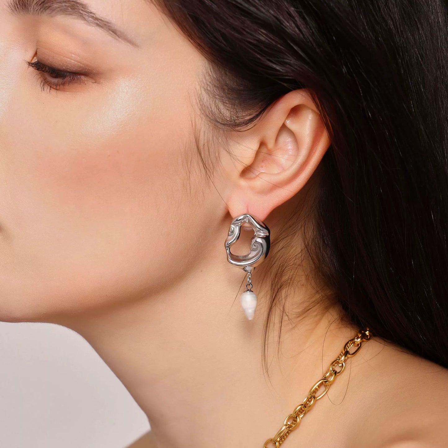 LUMI Earrings detail – SKADIS Jewelry