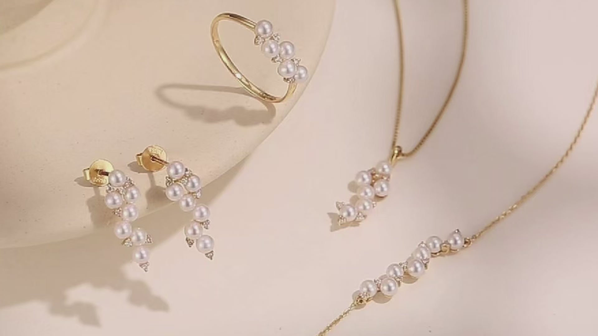 Indlæs video: SKADIS Jewelry - Embrace your inner strength