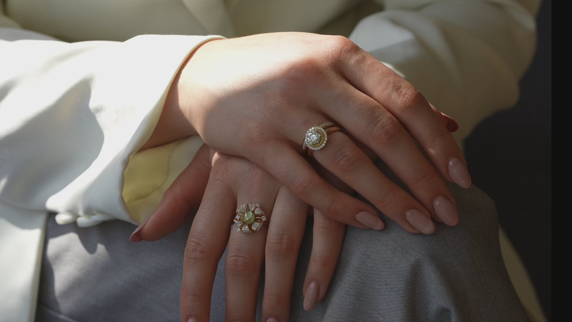 Load video: SKADIS Jewelry - Fine jewelry with diamonds, colored stones and pearls.