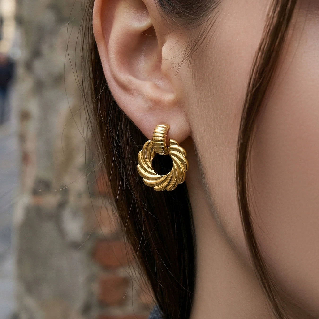 SOLVI Earrings Gold-plated detail – SKADIS Jewelry