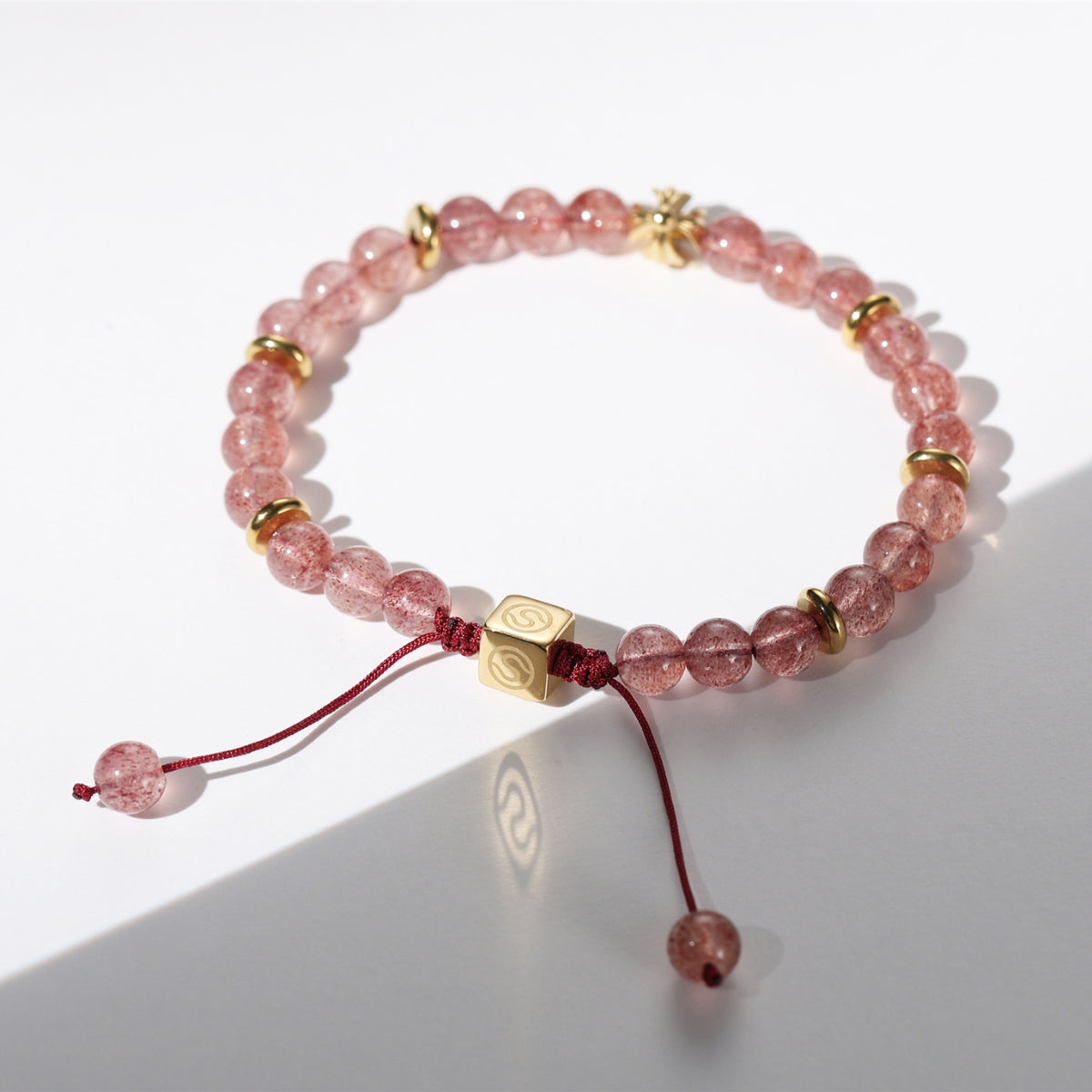 VELA bracelet gold-plated with red quartz stones - detail view - SKADIS Jewelry